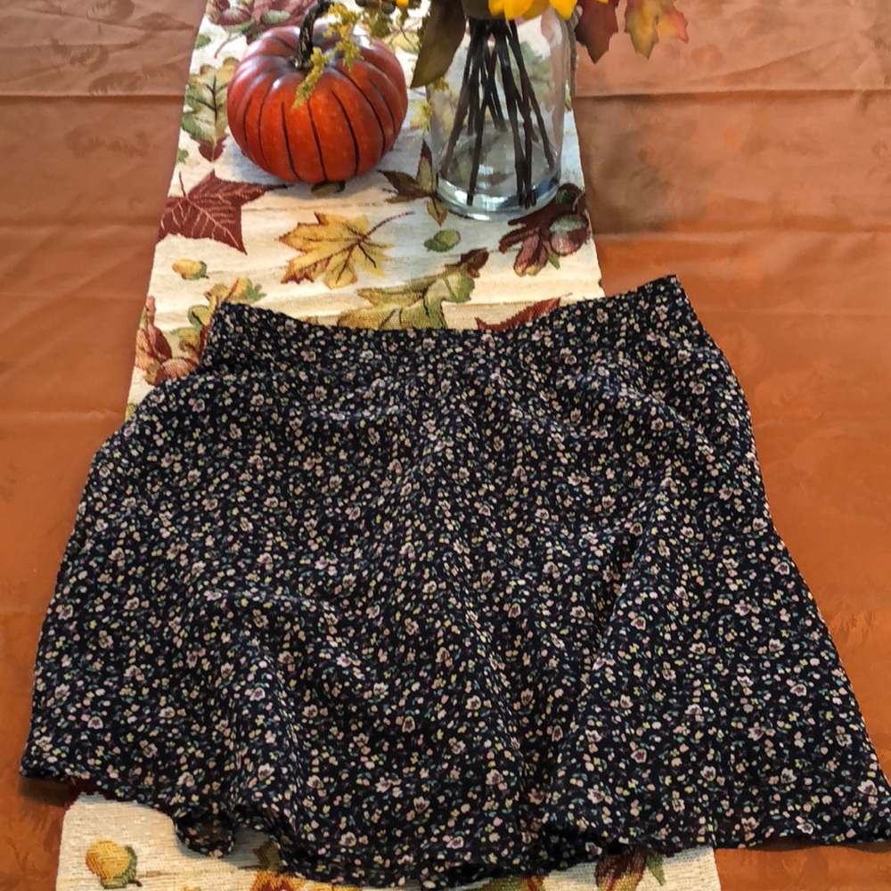 🛍2 for 20🛍Floral print skirt from Forever 21!